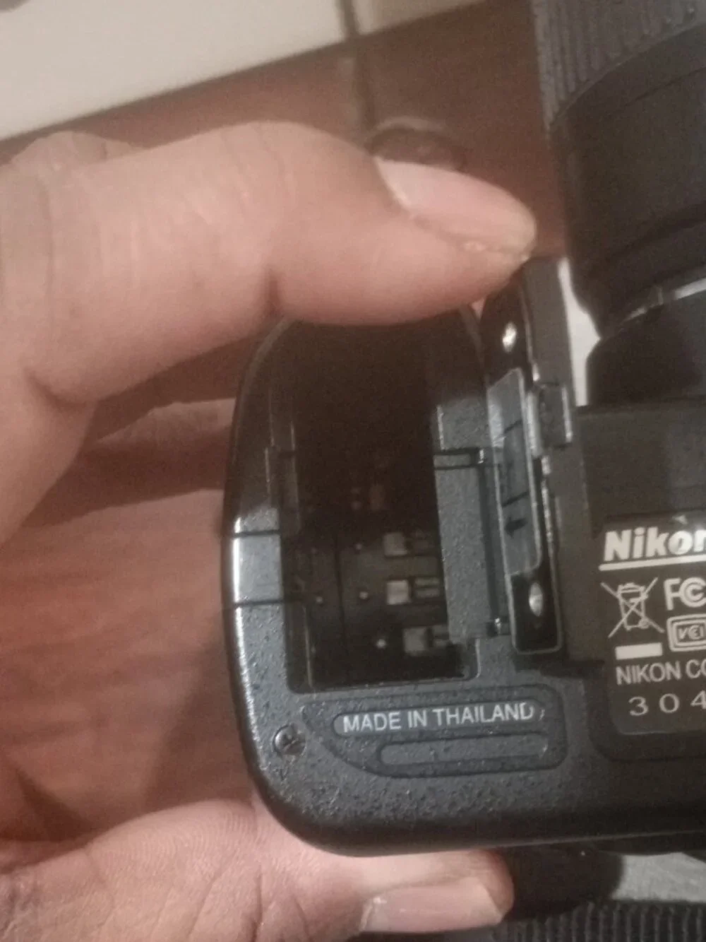 Nikon D40 6.1MP DSLR Camera Kit/AF-S DX 55-200mm Lens For Parts Only